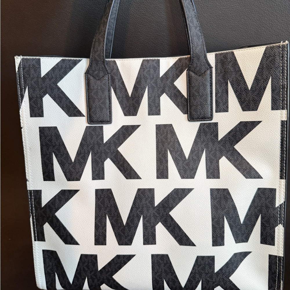 Michael Kors Large Black & White MK Signature Tote with Gold Hardware - Picture 2 of 4